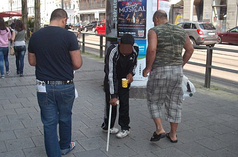 koldus a müncheni Bayerstraße-n, fotó: Ralph Hub