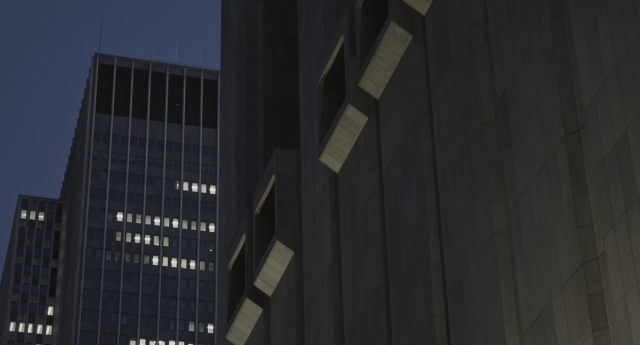 A Thomas Street 33 mögött látható a Federal Plaza 26, melynek a teljes 23. emeletét az FBI foglalja el,\\ kép forrása: theintercept.com